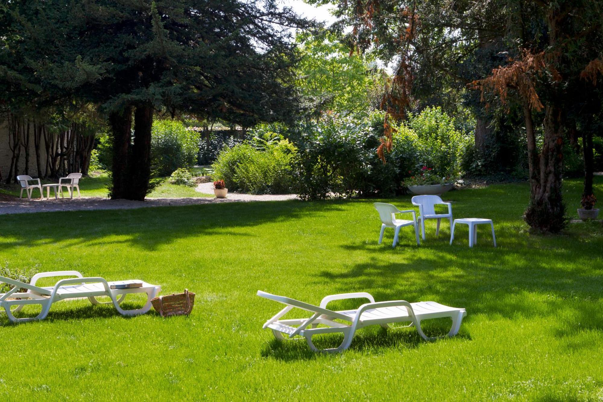 Logis Hostellerie La Chaumiere Arsonval Экстерьер фото
